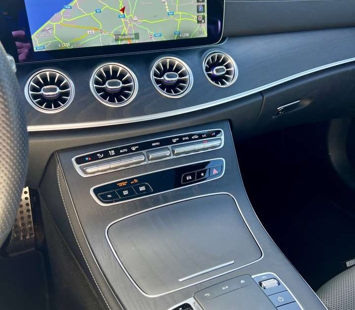 Mercedes-Benz E 220 - Image 9