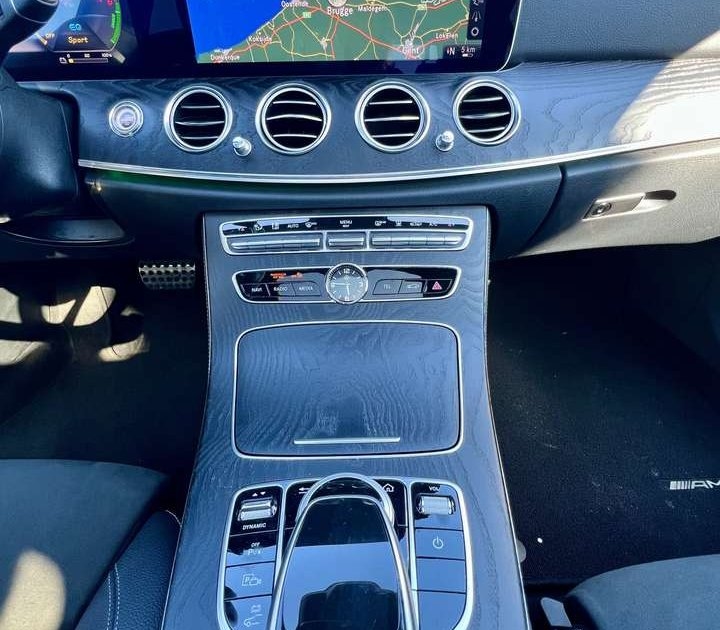 Mercedes-Benz E 300 - Image 14