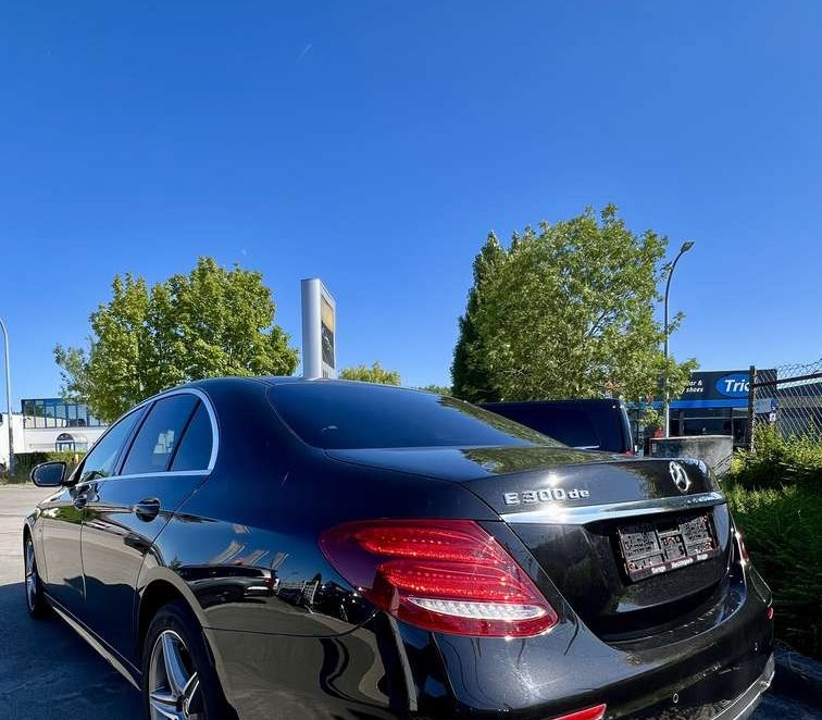 Mercedes-Benz E 300 - Image 5