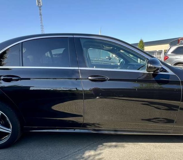 Mercedes-Benz E 300 - Image 7